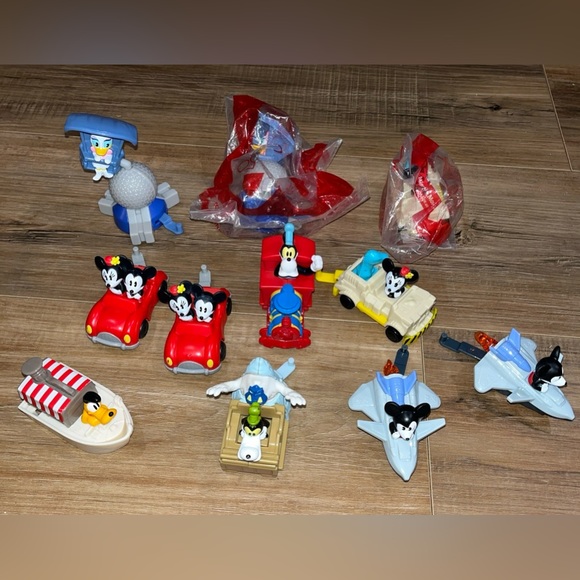 McDonald’s 2020 Happy Meal Disney Runaway Train Set of 11 MickeyMinnieGoofyDaisy - Picture 1 of 12